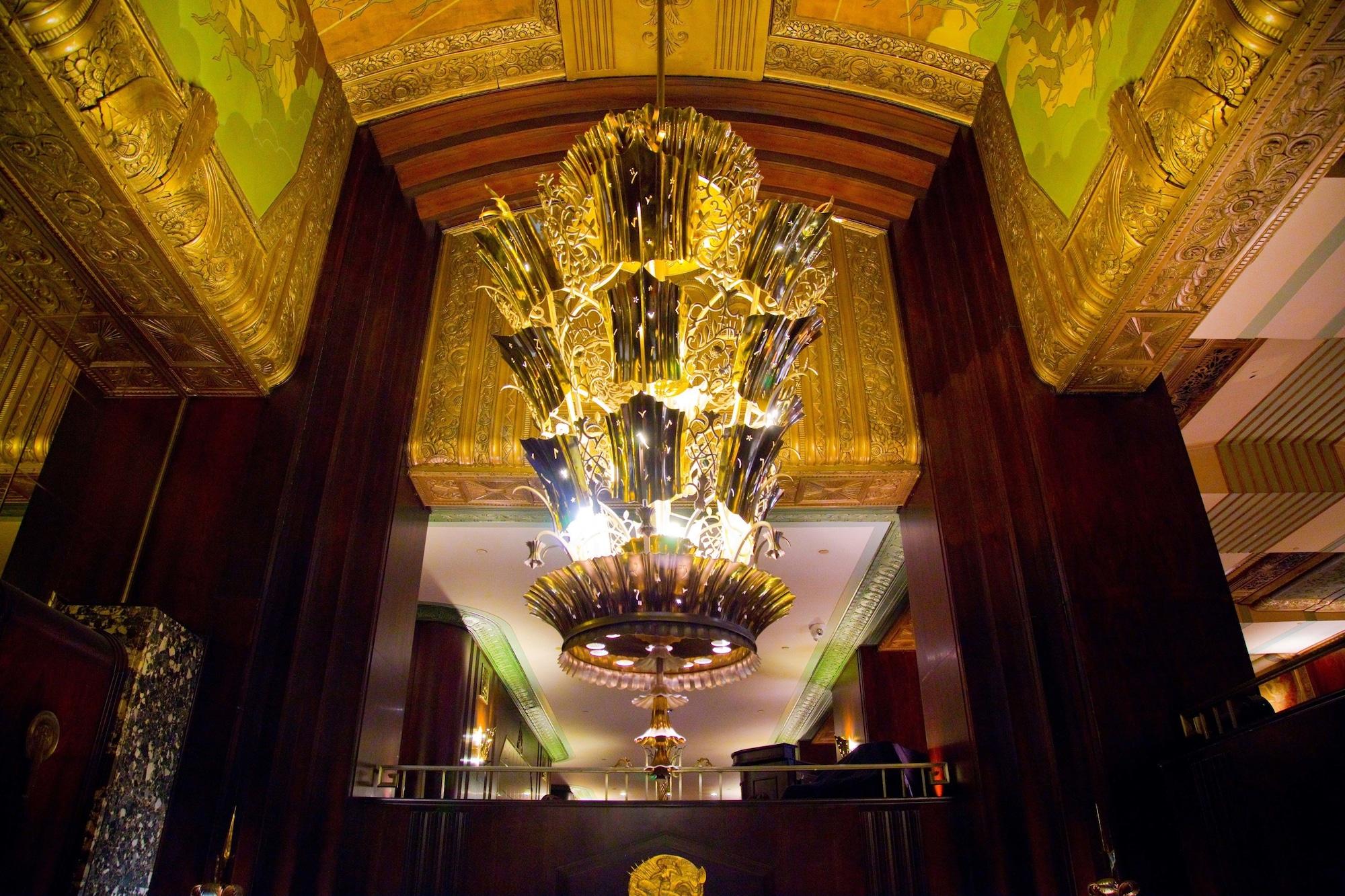 Hilton Netherland Plaza Hotel 4*