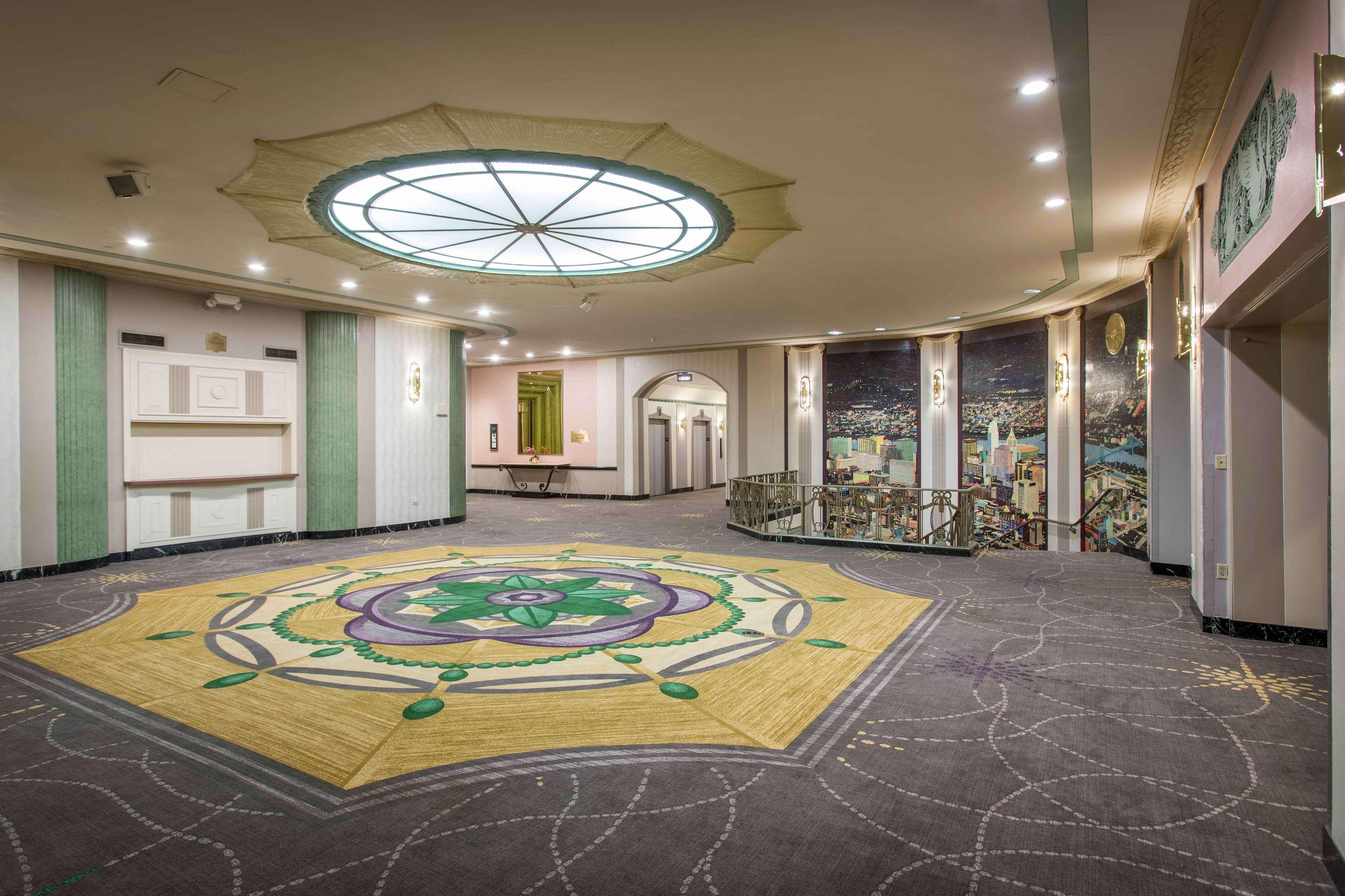 Hilton Netherland Plaza