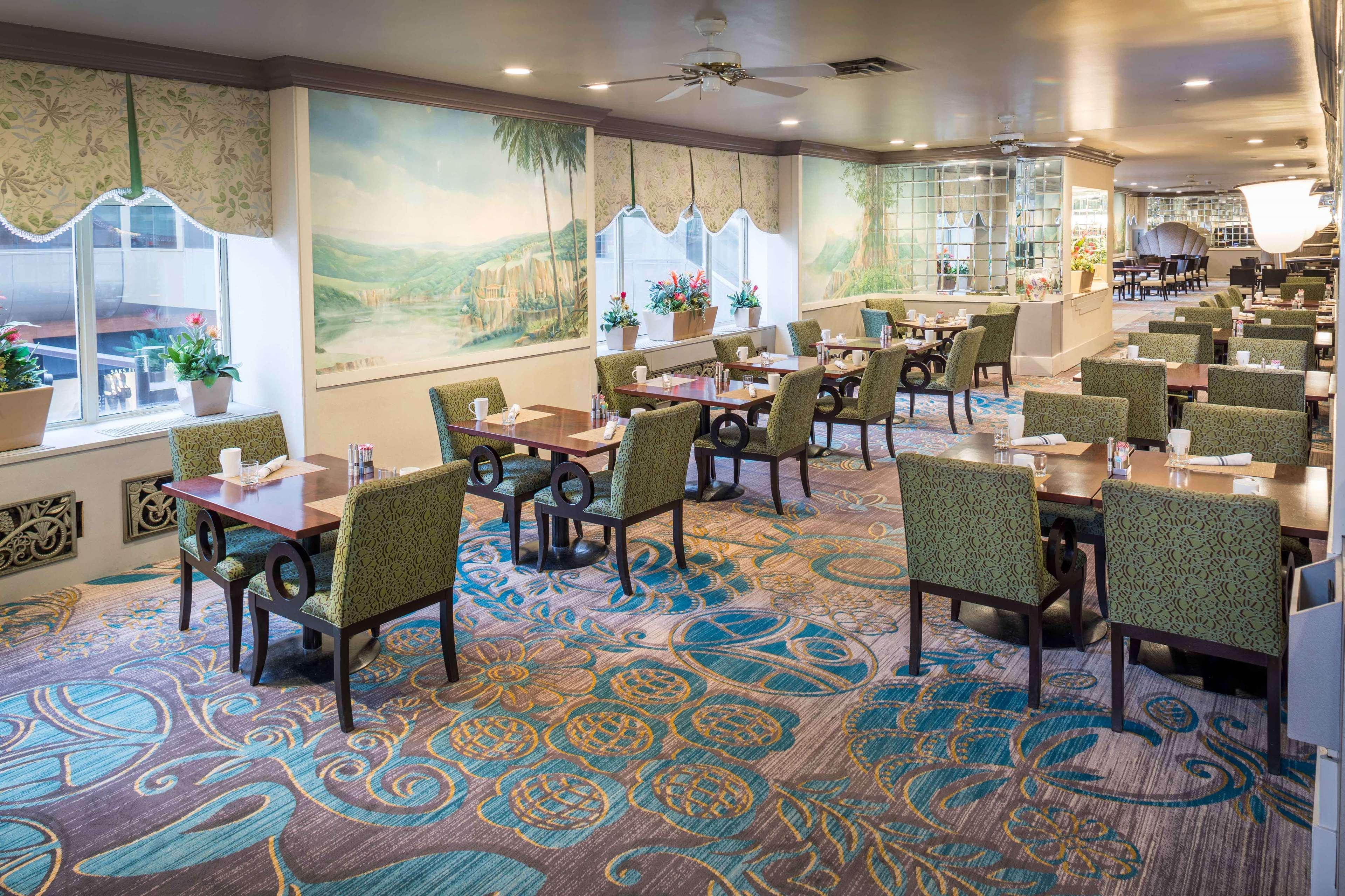Hilton Netherland Plaza Hotel 4*