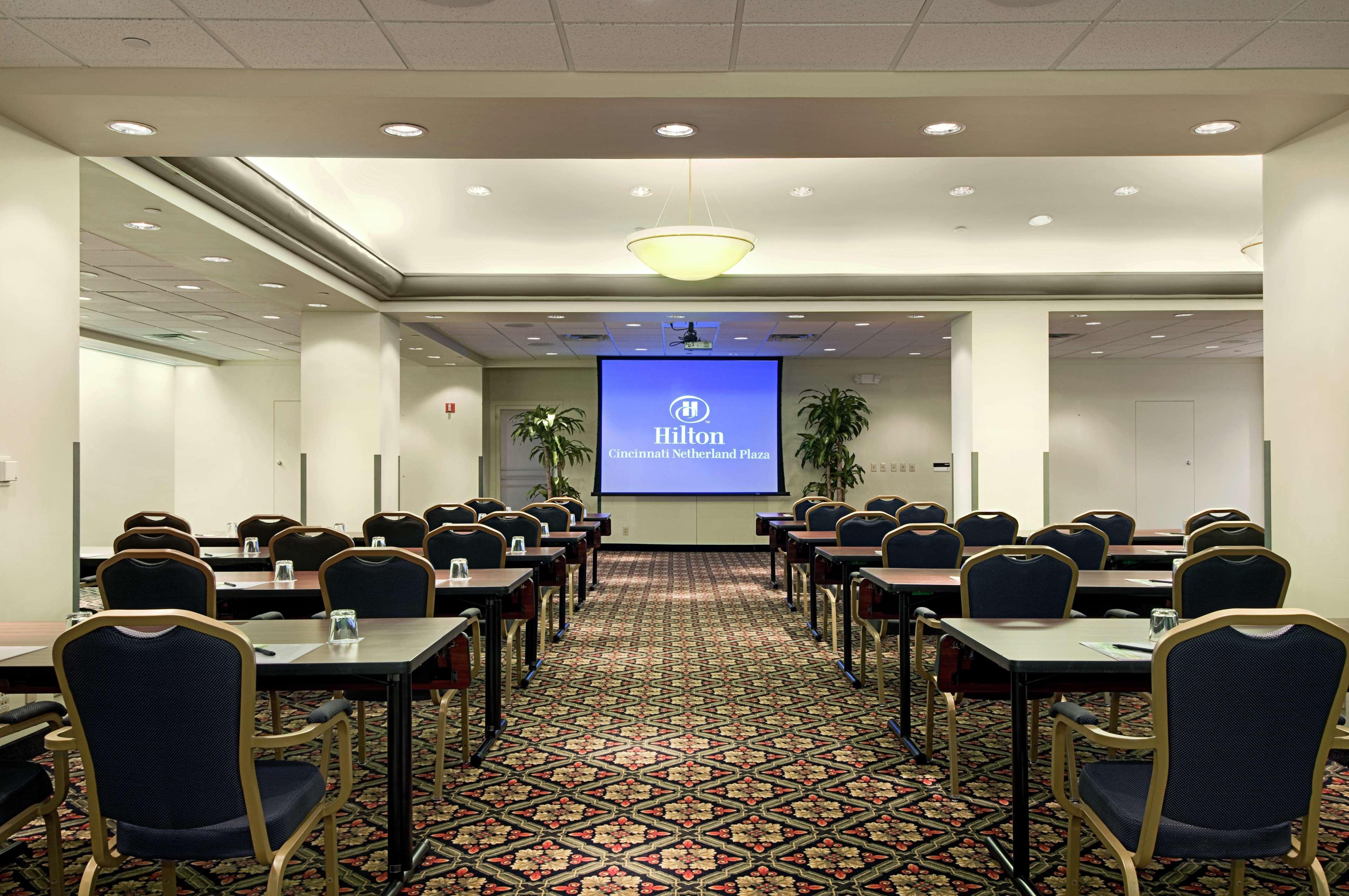 Hilton Netherland Plaza 4*