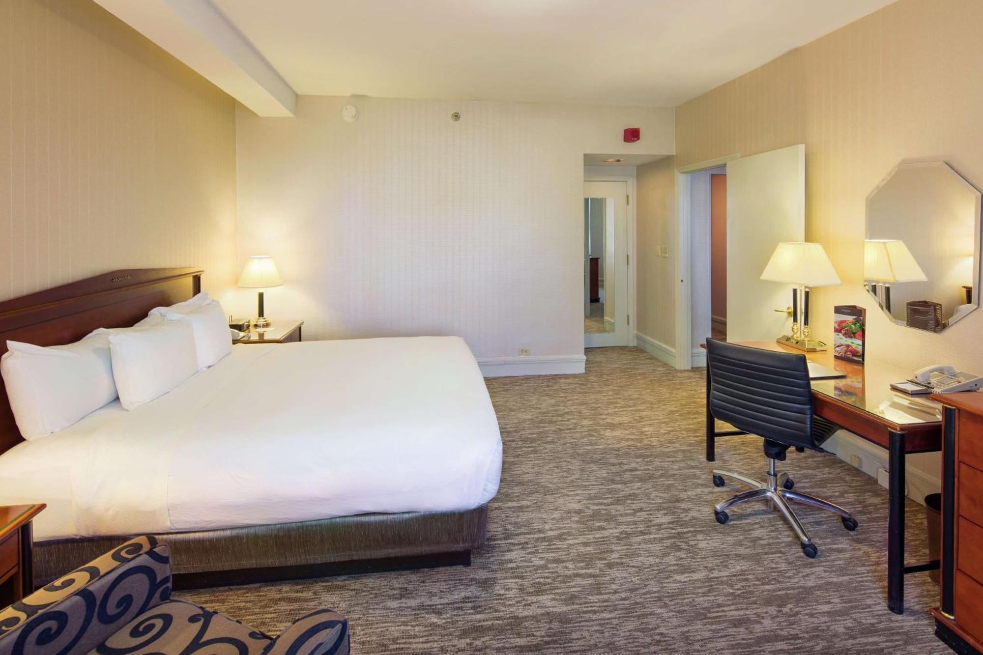 Hotel Hilton Netherland Plaza 4*